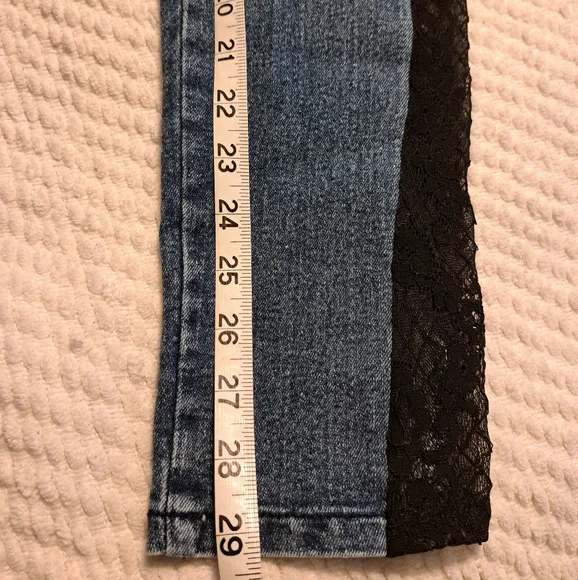 Venus Bum Lifter Jeans - Picture 9 of 10